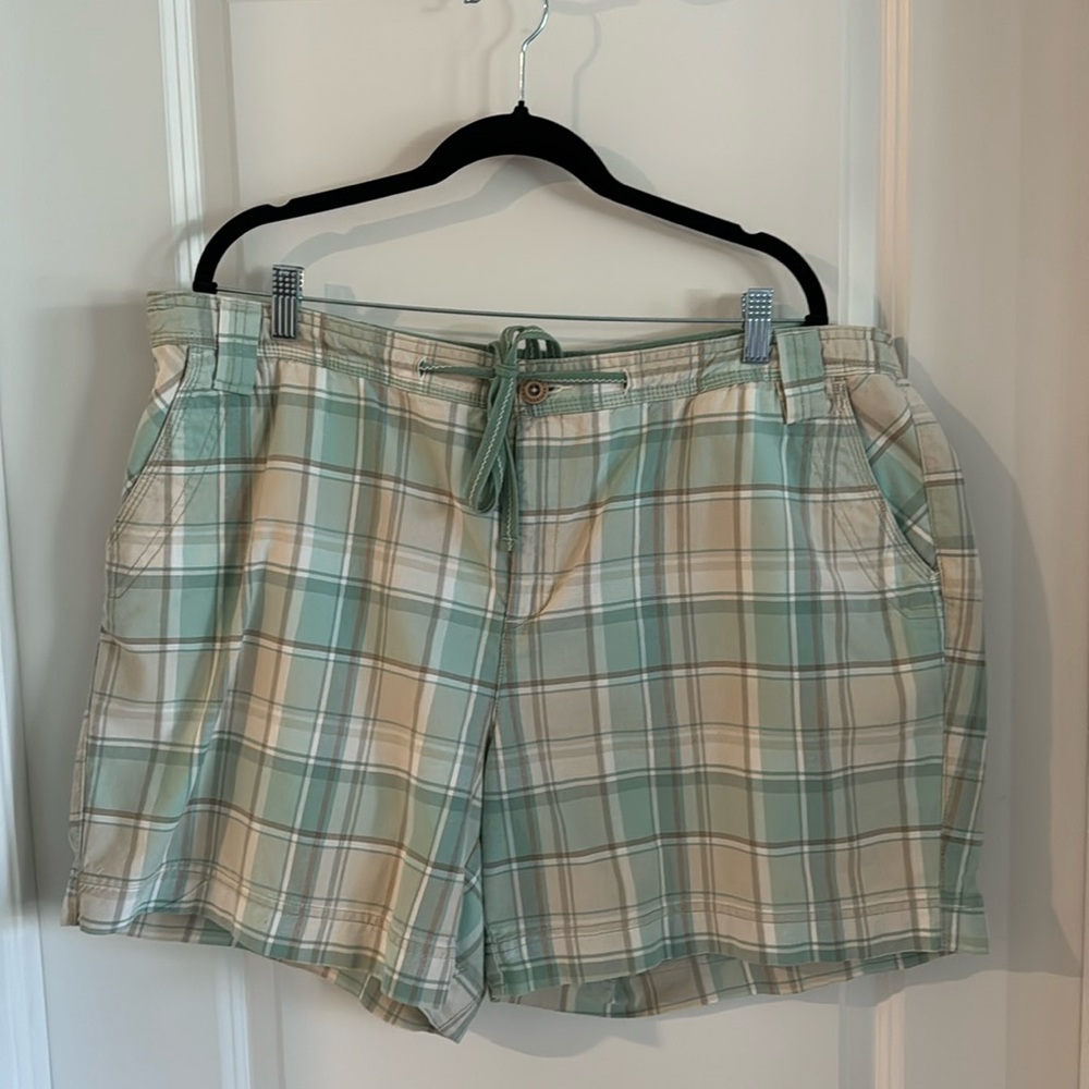 Bass Pro Shops Natural Reflections Sea foam Plaid shorts